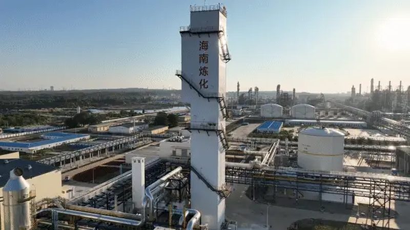 以某品牌水田农药助剂为例，该产品采用了一种新型非离子表面活性剂，具有以下特点：